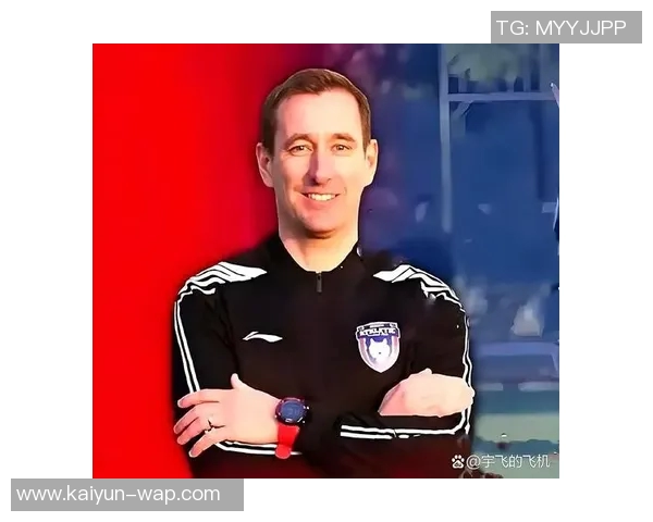 中国足球队现任主教练与传奇球星的缘起与发展分析