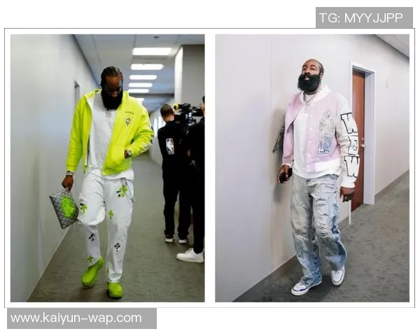 足球球星穿带帽卫衣展现街头风格引领时尚潮流的独特魅力 足球球星穿带帽卫衣展现街头风格引领时尚潮流的独特魅力